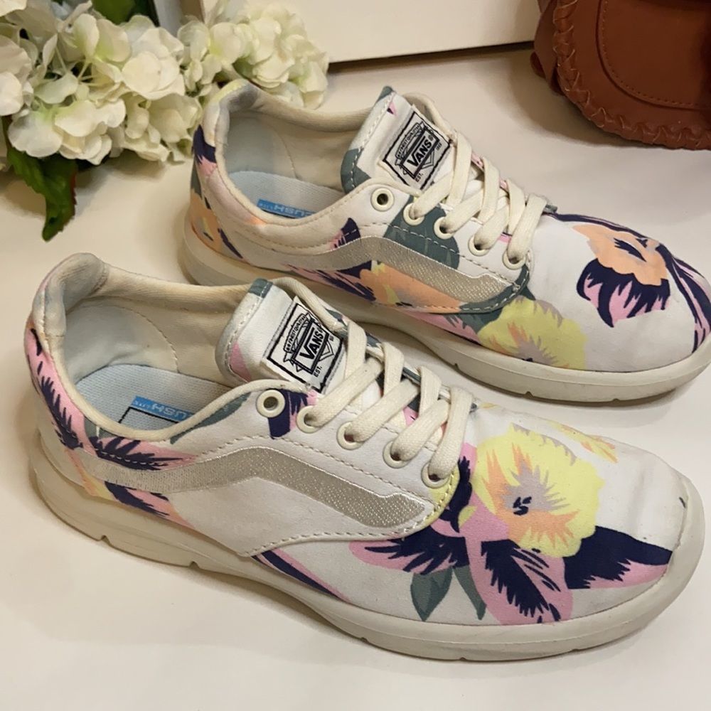 Rare tropical Hawaiian flower vans ultra Cush lite tennis shoes
